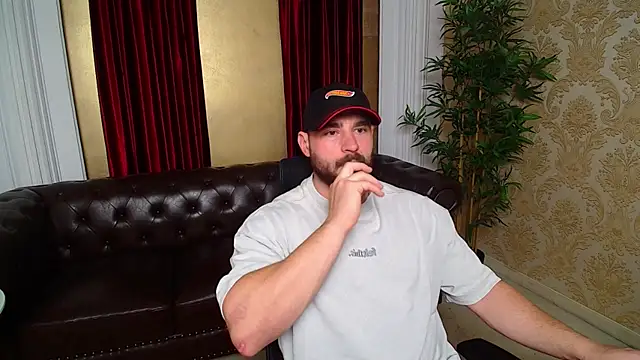 Snapshot of AdamJamesonn chatting on November 17, 2025, 5:46 am AdamJamesonn online show from November 17, 2025, 5:46 am