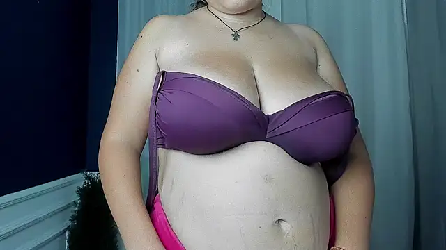 AdeleCruz online show from September 14, 2025, 12:04 pm