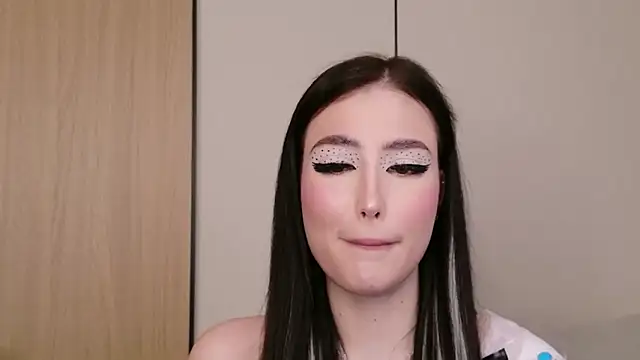 EmmaLawrens online show from April 15, 2026, 7:58 pm