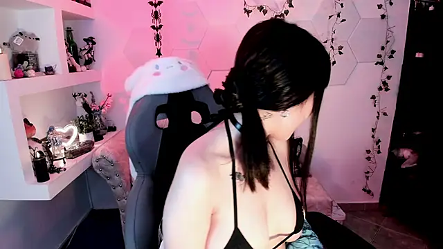 Effy Devalk online show from February 12, 2025, 2:10 pm