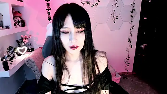 Effy Devalk online show from February 24, 2025, 2:04 pm