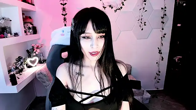 Effy Devalk online show from February 24, 2025, 5:53 pm