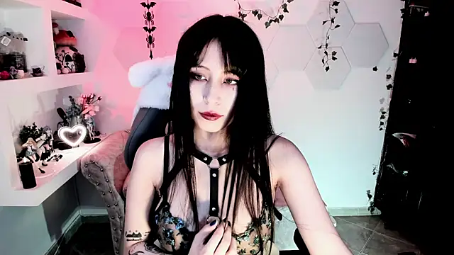 Effy Devalk online show from March 3, 2025, 5:50 pm