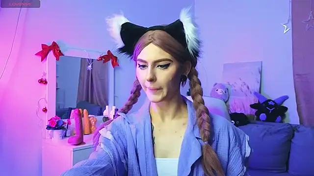 Emily  Mooree online show from January 19, 2025, 4:22 am