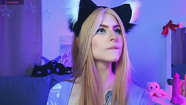 Emily  Mooree online show from February 8, 2025, 4:14 am