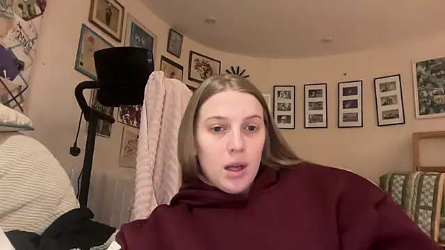 Snapshot of Ella-82 chatting on February 13, 2025, 3:03 pm Ella-82 online show from February 13, 2025, 3:03 pm