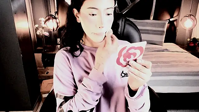 vaiolethsan   online show from December 20, 2025, 8:05 pm