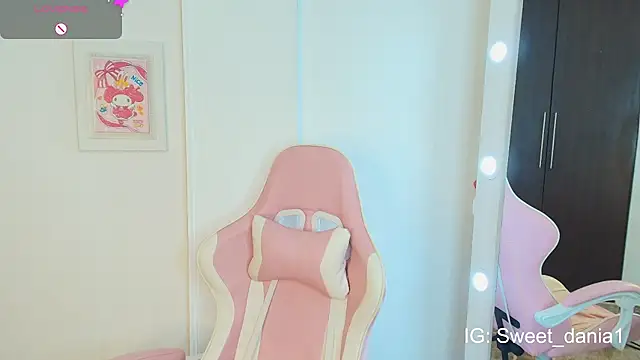 sweet dania  online show from March 9, 2025, 7:01 am