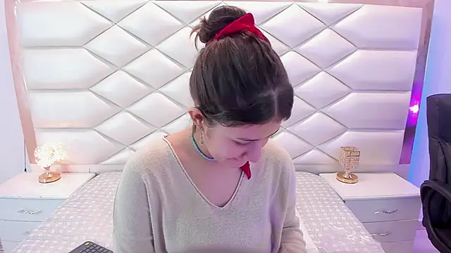 MiaQueen021 online show from February 5, 2025, 12:27 pm