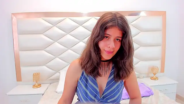 MiaQueen021 online show from February 11, 2025, 4:02 pm