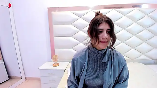 MiaQueen021 online show from February 20, 2025, 12:25 pm