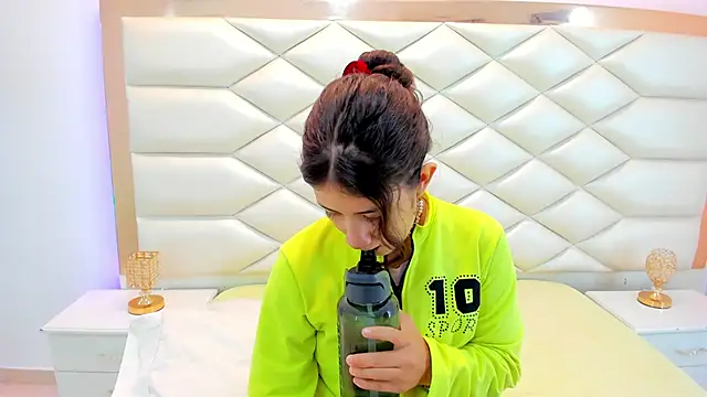 MiaQueen021 online show from February 21, 2025, 12:28 pm