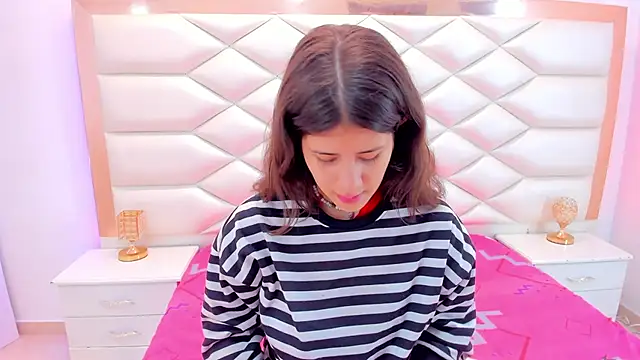 MiaQueen021 online show from March 4, 2025, 12:22 pm