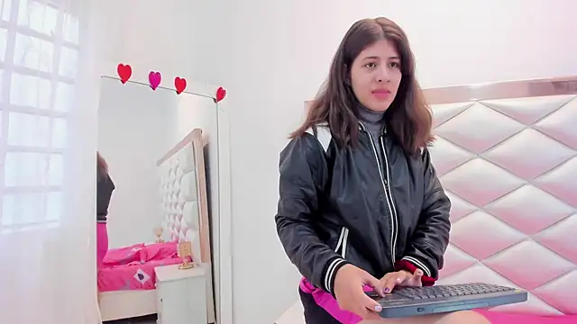 MiaQueen021 online show from March 5, 2025, 12:33 pm