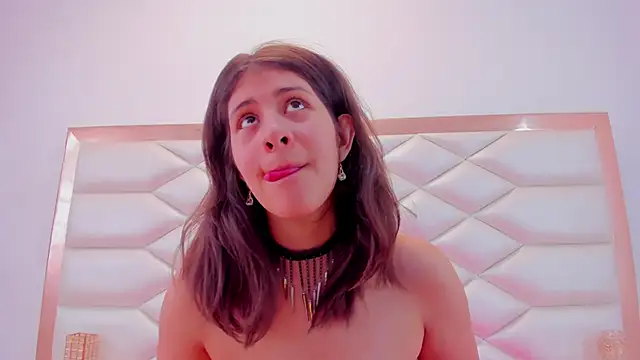 MiaQueen021 online show from March 13, 2025, 3:39 pm