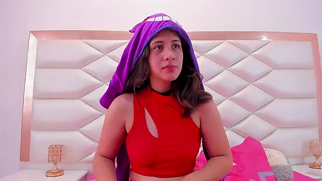 MiaQueen021 online show from March 19, 2025, 6:44 pm