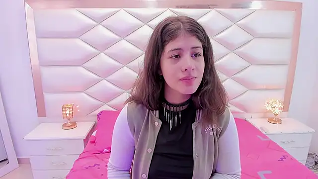 MiaQueen021 online show from March 20, 2025, 1:15 pm