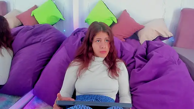 MiaQueen021 online show from September 26, 2025, 1:59 pm