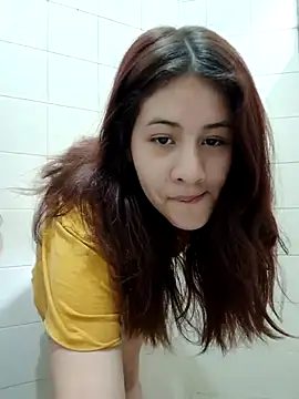 MiaQueen021 online show from October 6, 2025, 5:10 pm