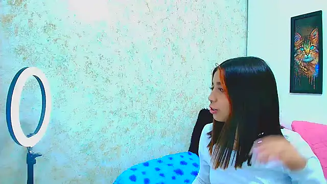 Rousse violett online show from March 10, 2025, 8:12 pm