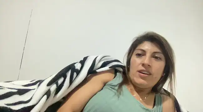 LunaBeya online show from March 7, 2025, 2:57 am