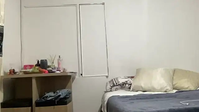 LunaBeya online show from October 21, 2025, 12:28 pm