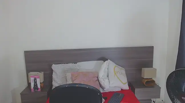 Snapshot of RAICHELLCOOPER1 chatting on March 17, 2025, 10:28 pm RAICHELLCOOPER1 online show from March 17, 2025, 10:28 pm