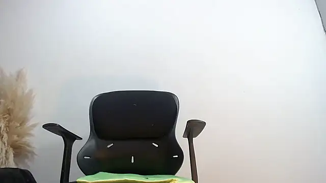 Snapshot of RAICHELLCOOPER1 chatting on September 9, 2025, 5:34 pm RAICHELLCOOPER1 online show from September 9, 2025, 5:34 pm