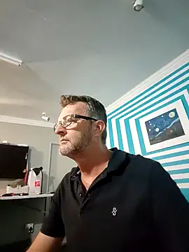 itsmeyes69 online show from January 29, 2025, 8:35 pm