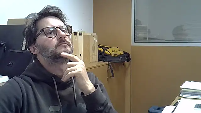 Cellino4 online show from March 3, 2025, 5:07 pm