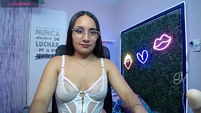 Snapshot of Maylin_horny19 chatting on May 15, 2026, 3:13 am Maylin horny19 online show from May 15, 2026, 3:13 am