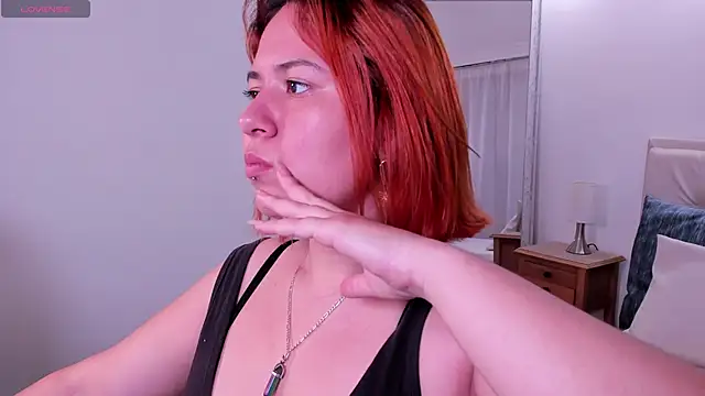 zoes milee online show from February 4, 2025, 11:27 am