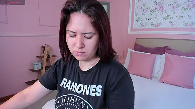 zoes milee online show from March 3, 2025, 11:44 am