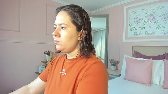 zoes milee online show from March 17, 2025, 11:10 am