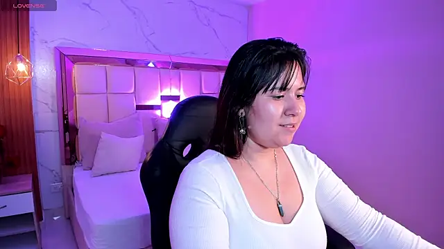 zoes milee online show from November 14, 2025, 11:09 am