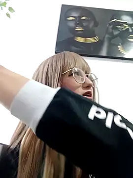 Snapshot of SussanHottye1_ chatting on January 23, 2025, 10:22 am SussanHottye1 online show from January 23, 2025, 10:22 am