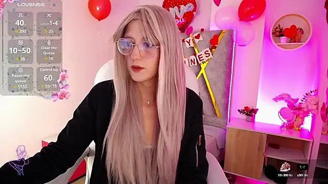 Snapshot of SussanHottye1_ chatting on February 18, 2025, 9:43 am SussanHottye1 online show from February 18, 2025, 9:43 am