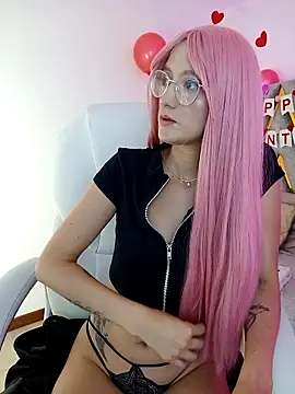 Snapshot of SussanHottye1_ chatting on February 20, 2025, 12:57 pm SussanHottye1 online show from February 20, 2025, 12:57 pm