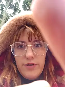 Snapshot of SussanHottye1_ chatting on March 7, 2025, 6:33 pm SussanHottye1 online show from March 7, 2025, 6:33 pm