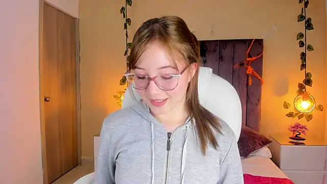 Dahlia Rousse online show from October 10, 2025, 9:47 pm