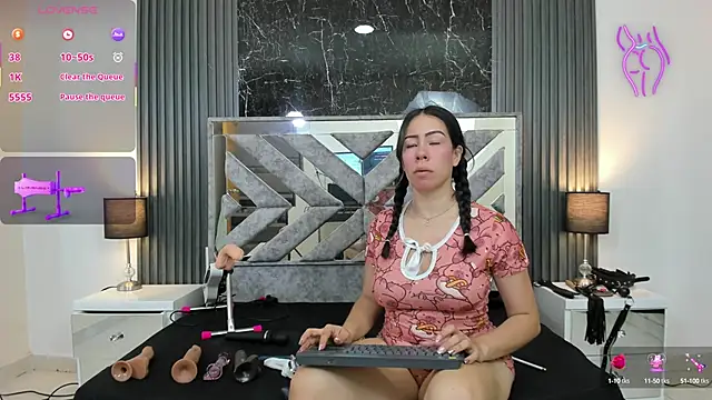 SalomeSimonz online show from September 18, 2025, 7:49 pm