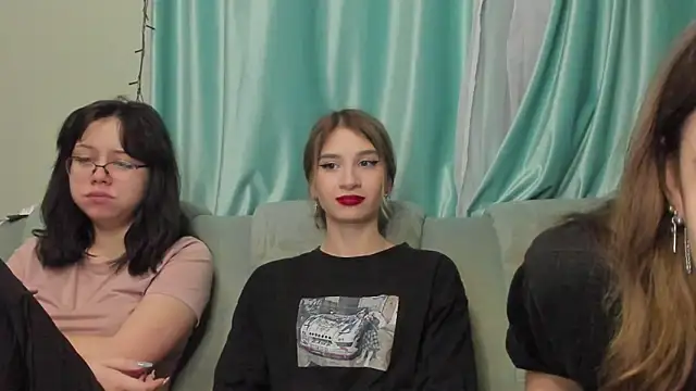 Snapshot of honey_love_honeyy chatting on January 12, 2025, 5:33 pm honey love honeyy online show from January 12, 2025, 5:33 pm