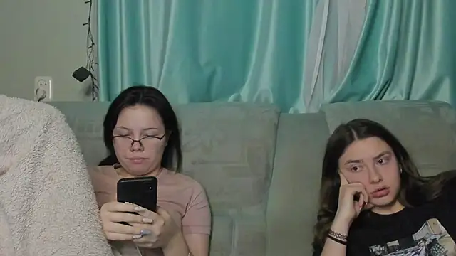 Snapshot of honey_love_honeyy chatting on January 13, 2025, 11:06 pm honey love honeyy online show from January 13, 2025, 11:06 pm