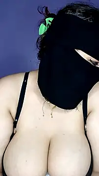 Snapshot of shosho500500 chatting on November 3, 2025, 8:37 am shosho500500 online show from November 3, 2025, 8:37 am