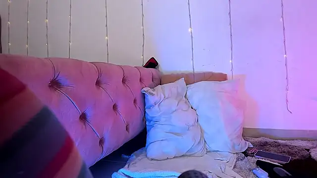 Sophie Heart online show from February 9, 2025, 6:33 am