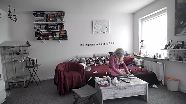 Snapshot of CDHannahSub chatting on June 25, 2026, 6:29 am CDHannahSub online show from June 25, 2026, 6:29 am
