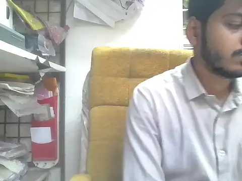 cute modell online show from February 23, 2026, 8:33 am