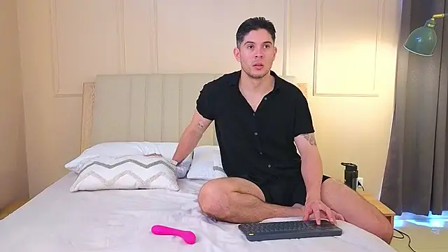 Snapshot of mr_danni chatting on May 11, 2026, 7:33 pm mr danni online show from May 11, 2026, 7:33 pm