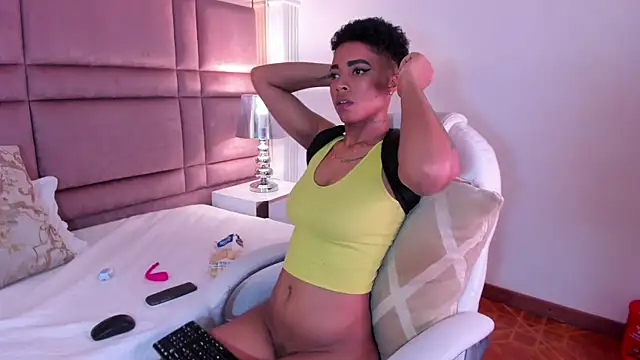 Snapshot of LuciaWallace chatting on March 14, 2025, 12:54 am LuciaWallace online show from March 14, 2025, 12:54 am