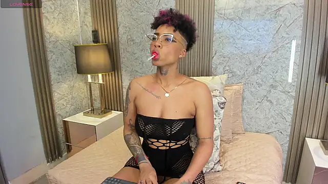 Snapshot of LuciaWallace chatting on June 27, 2026, 9:20 pm LuciaWallace online show from June 27, 2026, 9:20 pm